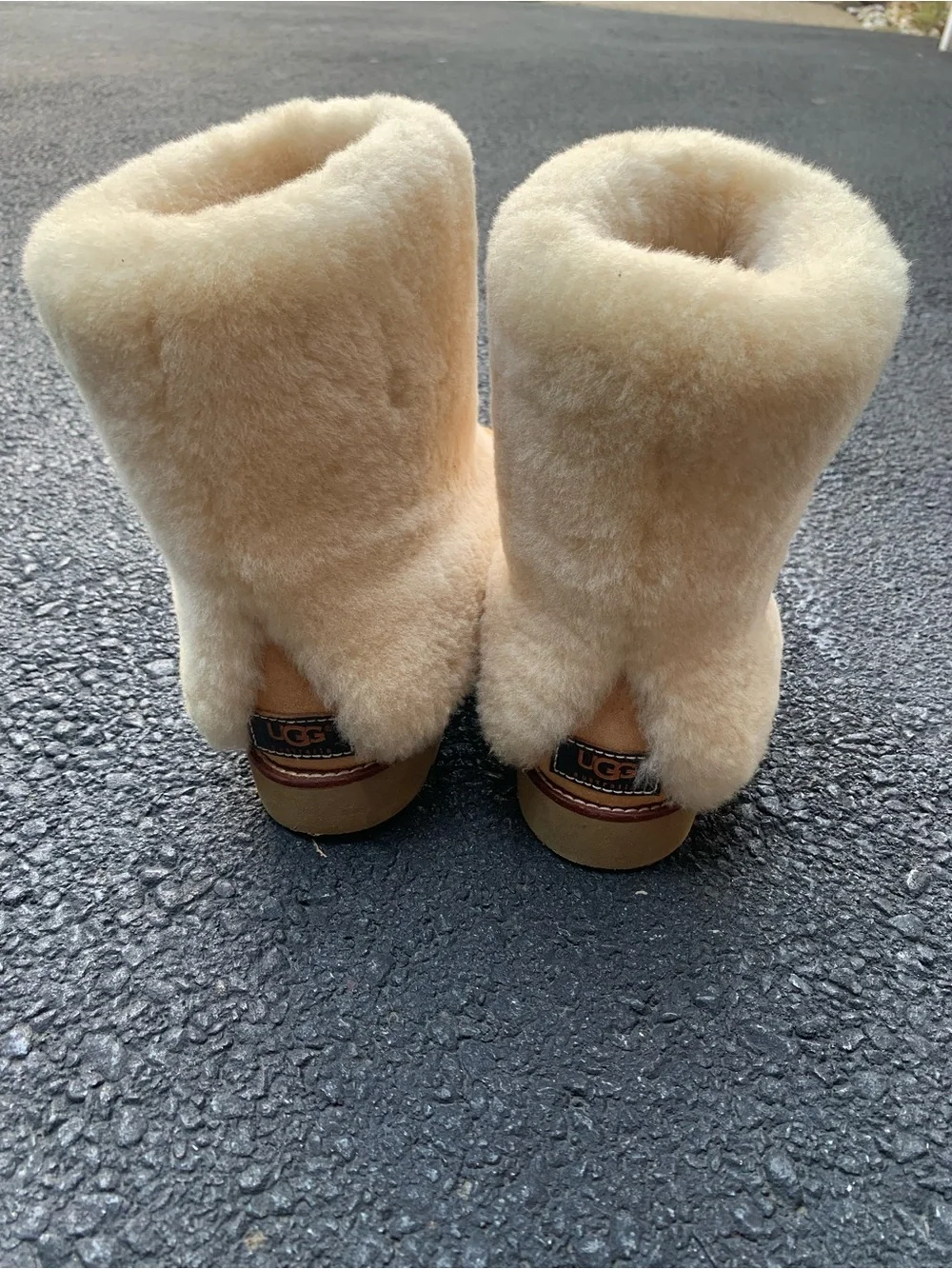 UGG Chestnut Shearling Short Winter Boots